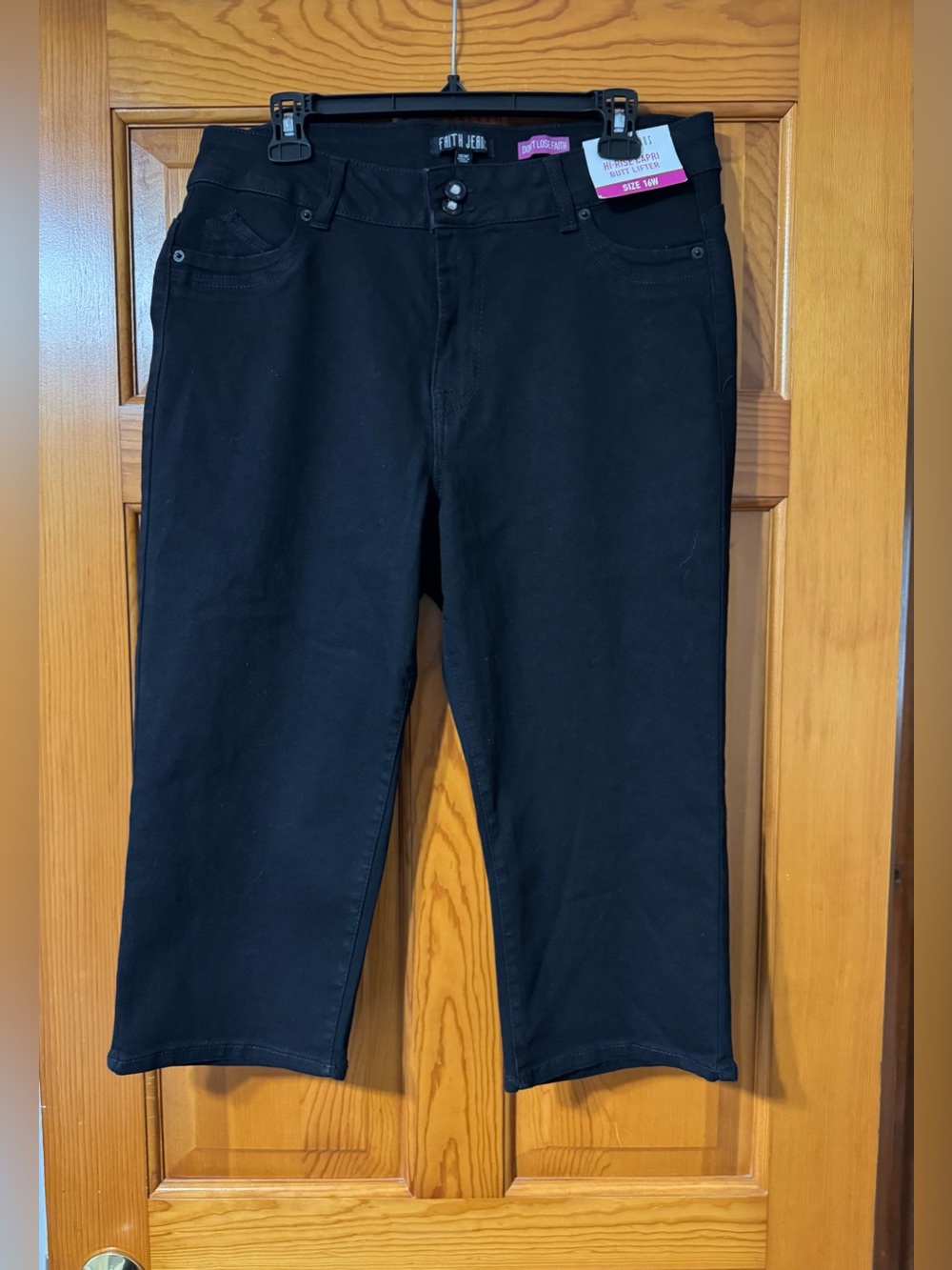 Faith Jeans Women's Black Stretch Capris size 16W